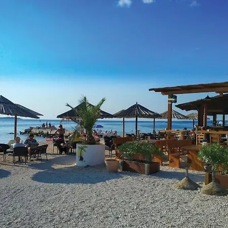 Small Robinson House 250m To The Sea * بيروغ